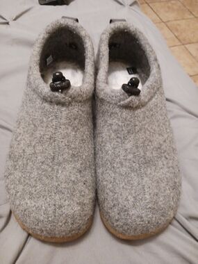 5 For $25! Sanita Grey Felt Slip-On Men's Clogs